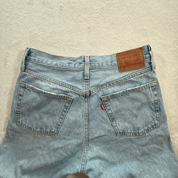 Levi's 501 Jeans with Washed Finish and Light Distressing Womens 27x30 - Picture 7 of 11